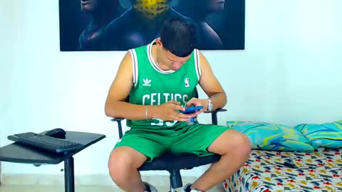 Snapshot of jeffer21_hot chatting on January 16, 7:17 am jeffer21_hot online show from January 16, 7:17 am