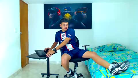 Snapshot of jeffer21_hot chatting on January 17, 7:08 am jeffer21_hot online show from January 17, 7:08 am