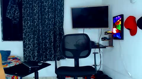 Snapshot of jeffer21_hot chatting on February 20, 8:17 am jeffer21_hot online show from February 20, 8:17 am