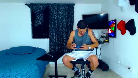 Snapshot of jeffer21_hot chatting on February 26, 3:32 am jeffer21_hot online show from February 26, 3:32 am