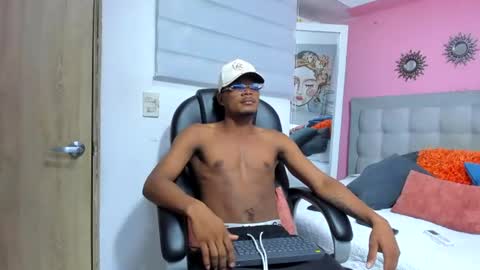 Snapshot of jeikon_black19 chatting on July 12, 7:38 pm jeikon_black19 online show from July 12, 7:38 pm
