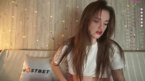 Snapshot of jelli_jennifer chatting on January 8, 11:21 am follow me on online show from January 8, 11:21 am