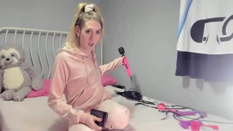 Snapshot of jenbydoll chatting on February 2, 5:59 pm JenbyDoll online show from February 2, 5:59 pm