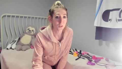 Snapshot of jenbydoll chatting on February 13, 6:05 pm JenbyDoll online show from February 13, 6:05 pm