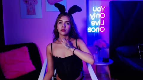 Snapshot of jeni_fire chatting on May 26, 1:07 pm jeni_fire online show from May 26, 1:07 pm