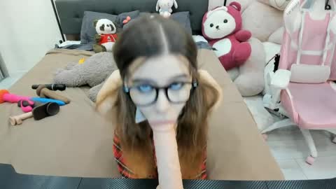 Dolly online show from April 7, 1:33 pm