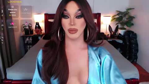 Queen Jenifer online show from March 10, 6:40 am