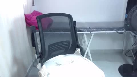 Snapshot of jenifersexy69 chatting on April 27, 7:01 pm jenifer online show from April 27, 7:01 pm