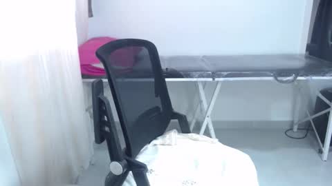 Snapshot of jenifersexy69 chatting on May 6, 6:57 pm jenifer online show from May 6, 6:57 pm