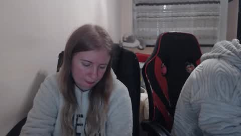 JenisAndPeter online show from December 14, 8:13 pm