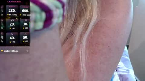 Snapshot of jennadeluxe chatting on April 24, 9:45 am Jenna online show from April 24, 9:45 am