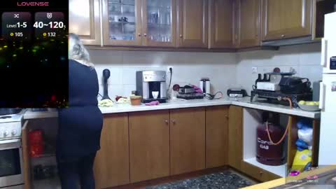 Snapshot of jennadeluxe chatting on April 25, 5:10 pm Jenna online show from April 25, 5:10 pm