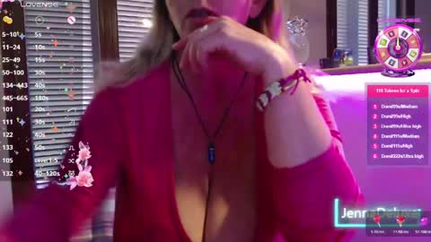 Snapshot of jennadeluxe chatting on May 4, 5:47 am Jenna online show from May 4, 5:47 am