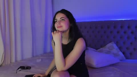 Snapshot of jennamiu chatting on June 21, 12:19 pm Jenna online show from June 21, 12:19 pm