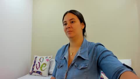 jenner_madison online show from March 28, 11:21 am