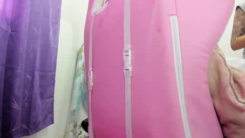 jennifer_bodyy0404 online show from May 19, 10:16 pm