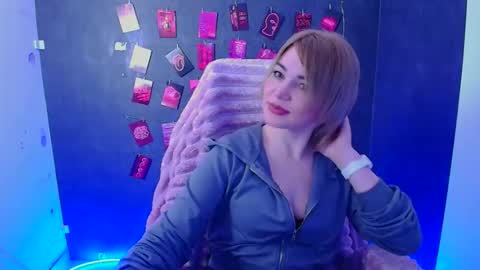 Jennifer online show from February 18, 6:53 am