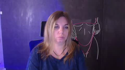 Snapshot of jennifer_moree chatting on October 7, 7:27 am Jennifer online show from October 7, 7:27 am