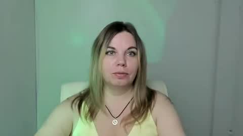 Snapshot of jennifer_moree chatting on October 18, 5:43 am Jennifer online show from October 18, 5:43 am
