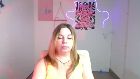 Snapshot of jennifer_moree chatting on October 22, 6:24 am Jennifer online show from October 22, 6:24 am