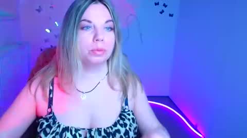 Jennifer online show from April 1, 5:52 am