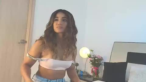 Snapshot of jennmullatta_ chatting on February 17, 4:24 pm Jenn online show from February 17, 4:24 pm