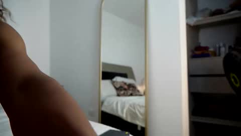 Snapshot of jennmullatta_ chatting on May 29, 4:49 pm Jenn online show from May 29, 4:49 pm