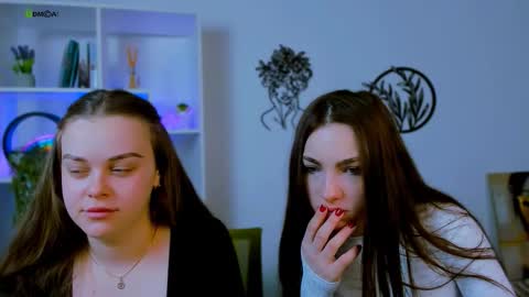 Snapshot of jenny_donne chatting on February 23, 6:00 am jenny_donne online show from February 23, 6:00 am