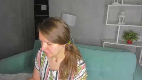 Snapshot of jenny_jimmy chatting on June 18, 9:25 am Jenny online show from June 18, 9:25 am