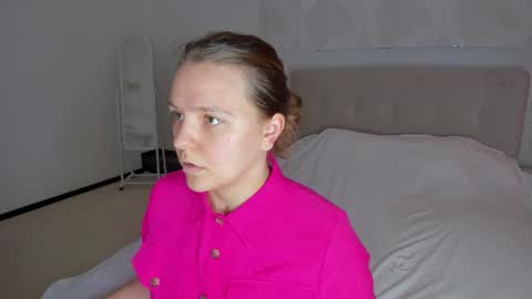 Snapshot of jenny_jimmy chatting on July 6, 9:17 am Jenny online show from July 6, 9:17 am