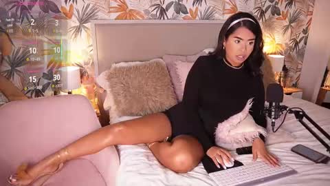 Snapshot of jenny_roberts96 chatting on October 16, 7:04 pm Jenny Roberts online show from October 16, 7:04 pm