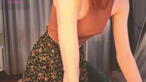 jennyfer_me online show from April 1, 12:28 pm