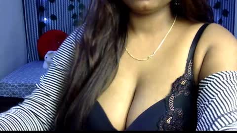 Snapshot of jennysinghaniya chatting on February 13, 11:58 pm jenny online show from February 13, 11:58 pm