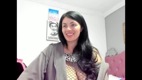 Snapshot of jennywatts_ chatting on May 5, 10:40 pm Jenny online show from May 5, 10:40 pm