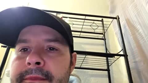 Snapshot of jerbonezgood chatting on February 6, 12:59 am Lous online show from February 6, 12:59 am