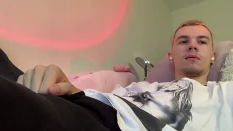 Snapshot of jeremy1scott chatting on July 19, 6:28 am jeremy1scott online show from July 19, 6:28 am