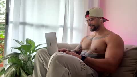Snapshot of jeremy_harden chatting on June 19, 12:53 pm Jeremy online show from June 19, 12:53 pm