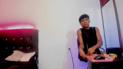 Snapshot of jero_tease_s7s chatting on February 17, 7:09 pm Jeronimo online show from February 17, 7:09 pm