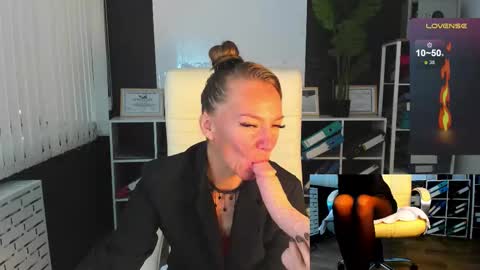 Snapshot of jesica_moon_peachy chatting on September 13, 1:38 am jesica_moon_peachy online show from September 13, 1:38 am