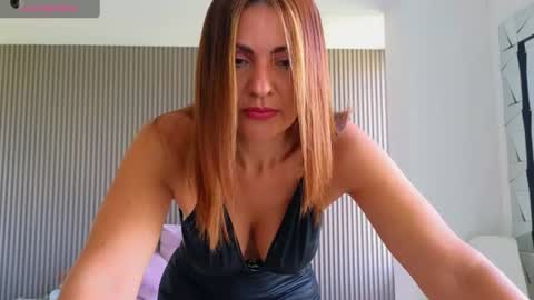 Snapshot of jessey_adams chatting on June 18, 4:22 pm bella adams online show from June 18, 4:22 pm