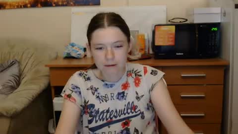 Snapshot of jessicaholland1 chatting on July 6, 6:10 pm jessicaholland1 online show from July 6, 6:10 pm