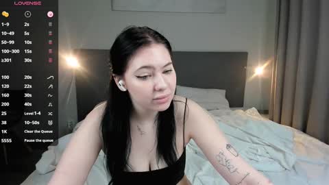 Snapshot of jessicamooon chatting on February 25, 12:36 am JessicaMooon online show from February 25, 12:36 am