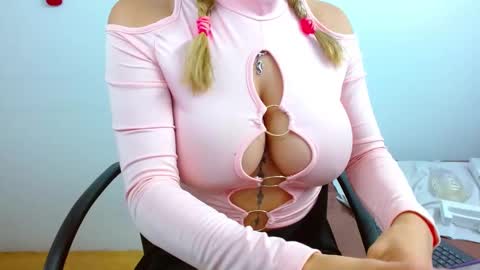 Snapshot of jessicarabbit4 chatting on February 2, 6:15 am jessicarabbit4 online show from February 2, 6:15 am