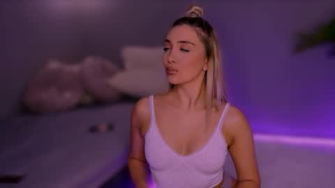jessiellle online show from October 19, 5:02 pm