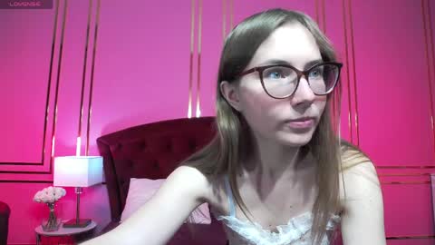 Snapshot of jessiestarrr chatting on April 2, 5:10 pm JessieStarrr online show from April 2, 5:10 pm