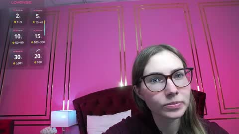 Snapshot of jessiestarrr chatting on April 3, 5:33 pm JessieStarrr online show from April 3, 5:33 pm