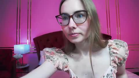 Snapshot of jessiestarrr chatting on April 22, 5:47 pm JessieStarrr online show from April 22, 5:47 pm