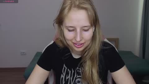 Snapshot of jessy_comely chatting on August 5, 12:30 pm Jessy online show from August 5, 12:30 pm