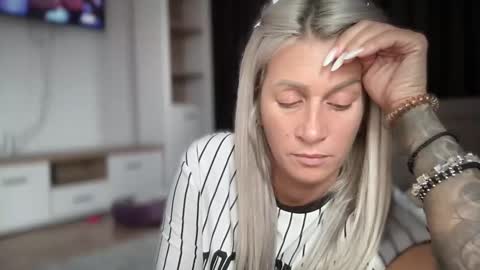 Snapshot of jessye_vega chatting on October 16, 10:05 am Jessye online show from October 16, 10:05 am