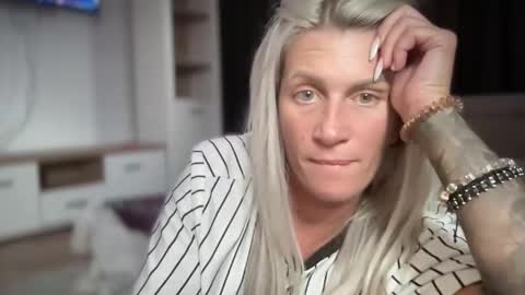 Snapshot of jessye_vega chatting on October 19, 11:11 am Jessye online show from October 19, 11:11 am